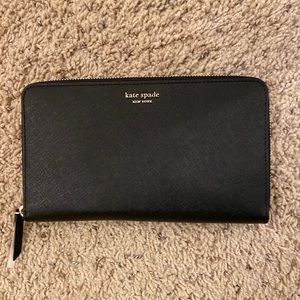 Kate spade travel wallet